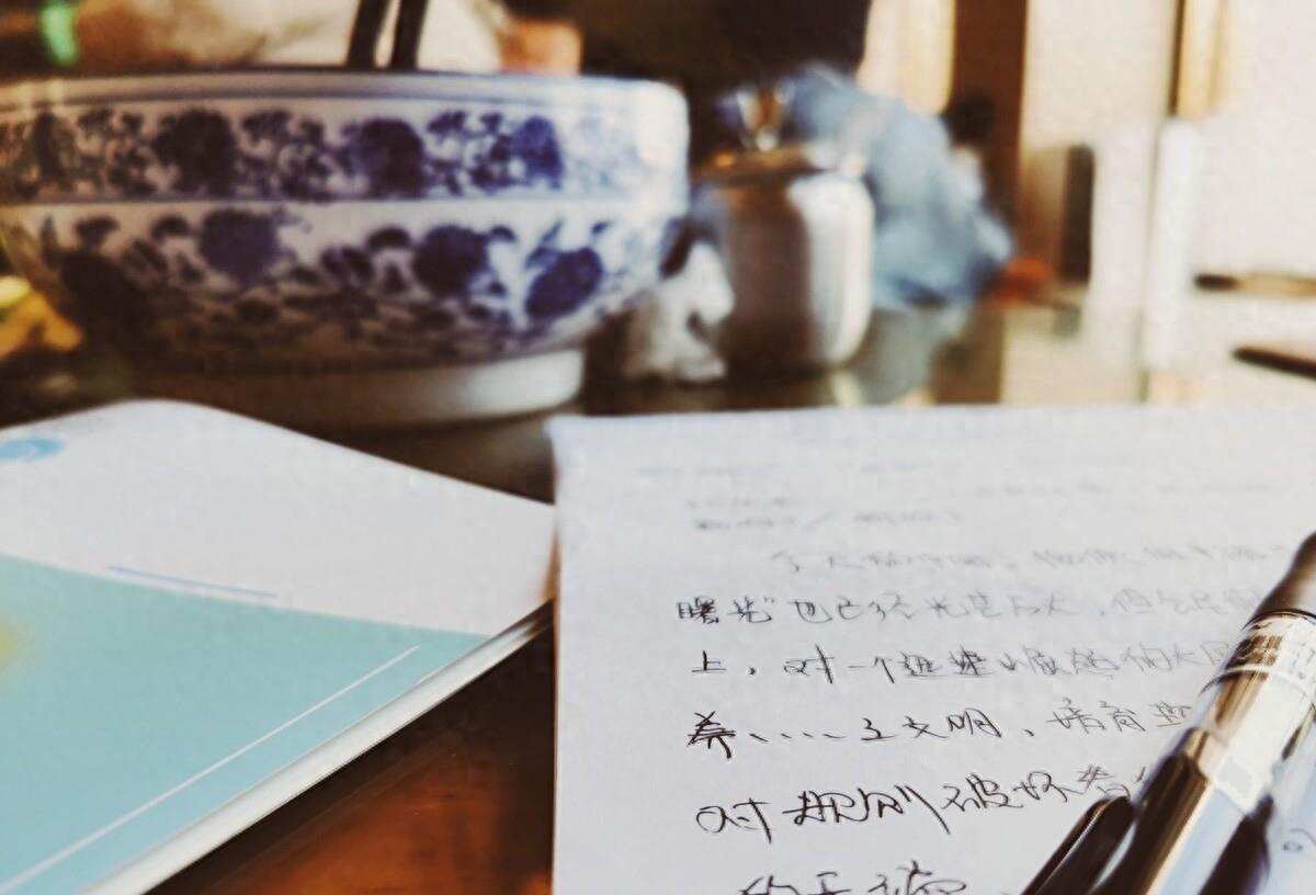 考上公务员，想彻底摆烂，每天带着游戏本上班玩游戏会不会被解雇？